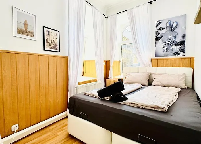 Private 111 Apartment