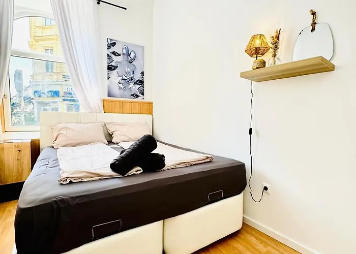 Private 111 Apartment *