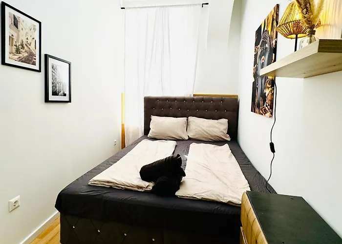 Private 111 Apartment *