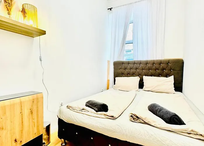 Private 111 Apartment *