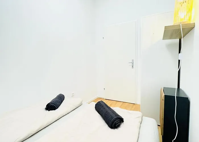 Private 111 Apartment *