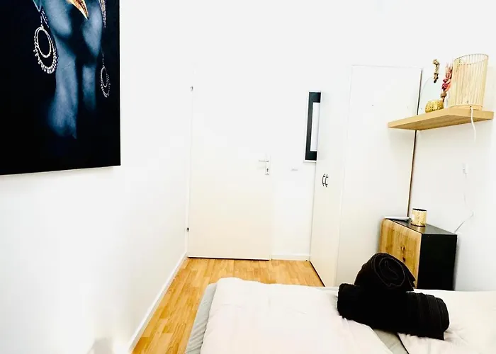Private 111 Apartment *