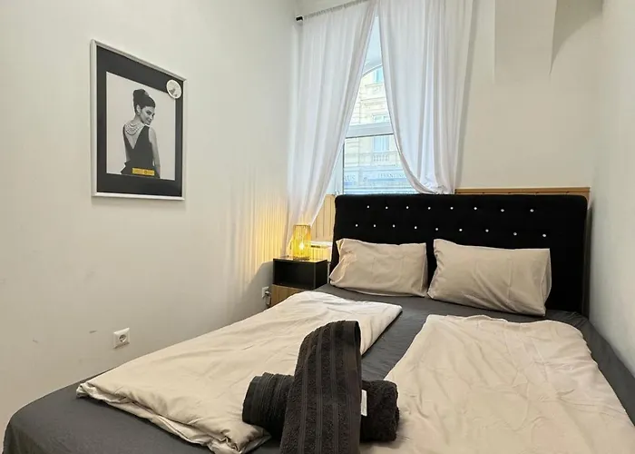 Private 111 Apartment