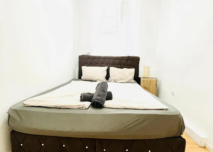 Private 111 Apartment